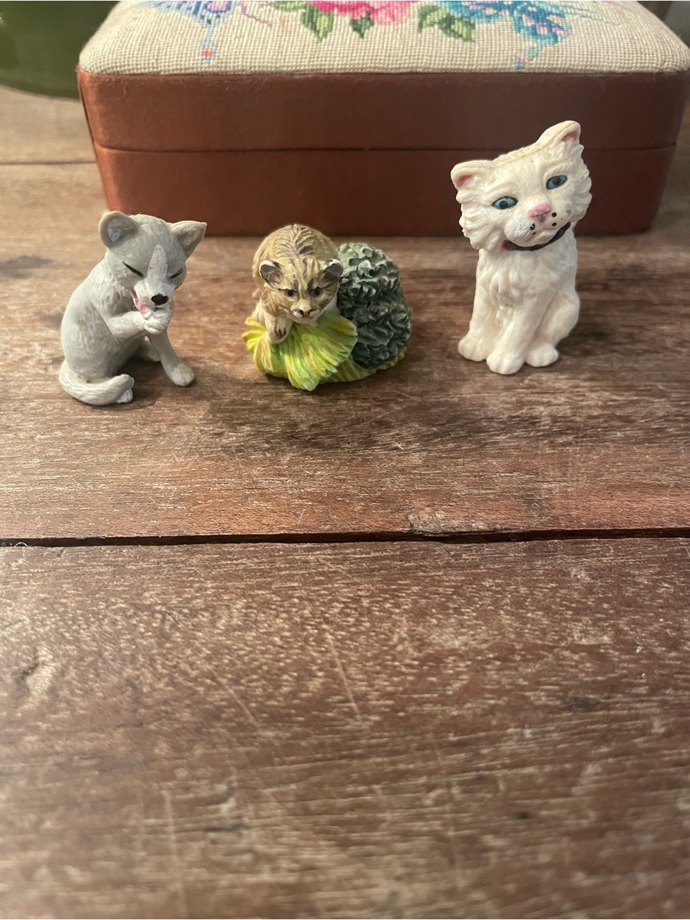 Lot of 3 Vintage Figurines Lenox Tiger White Cat Gray Dog 1998